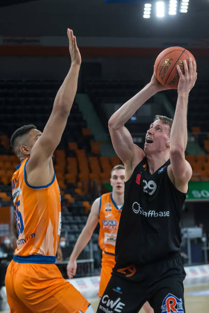 特别是在比 特别是在比